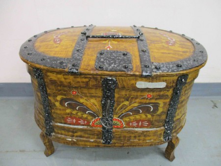 2335 - Truhlicka selska malaovana  1920  60 x 44 cm  V - 43 cm  -  3 300 kc